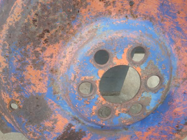 Fordson E27 N Major 6 Stud Wheel Centre - Image 2